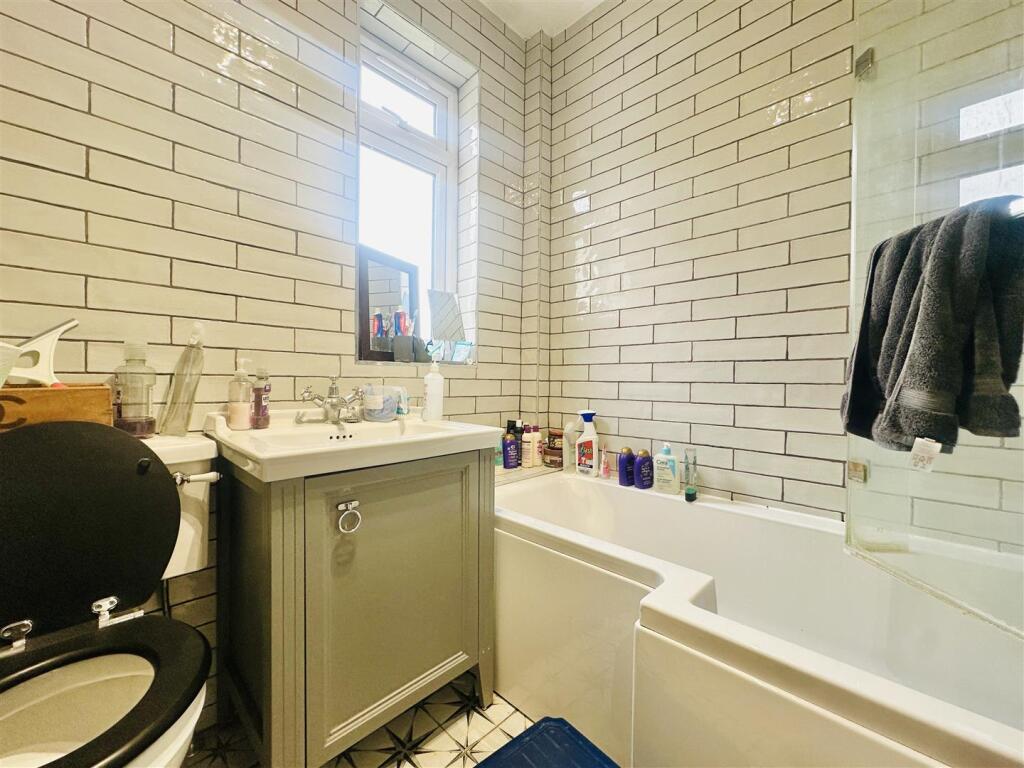 GROUND FLOOR BATHROOM