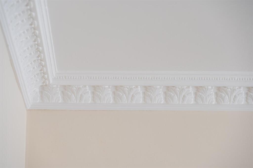 LIVING ROOM COVING
