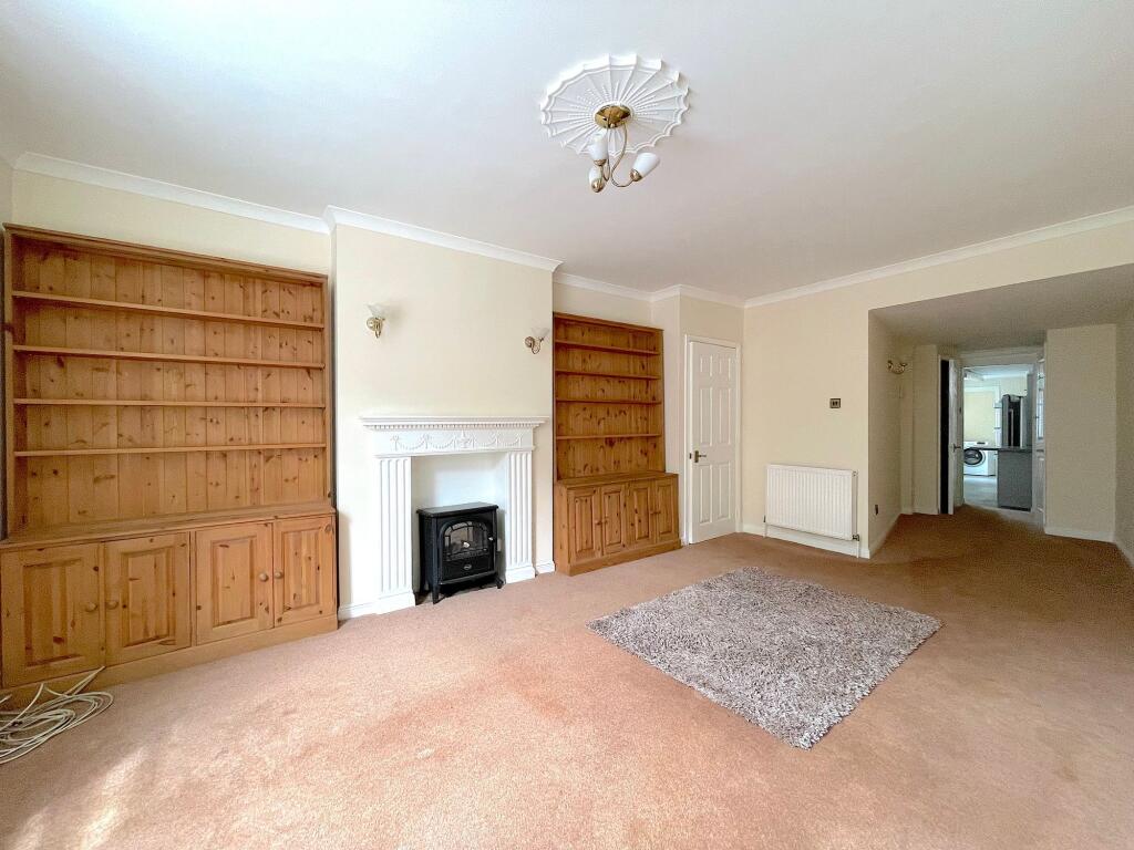 Living Room/Dining Room (2)