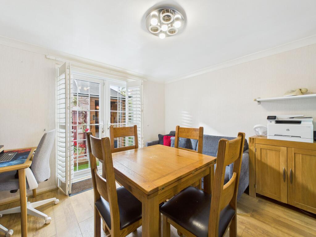 Lounge/Dining Room