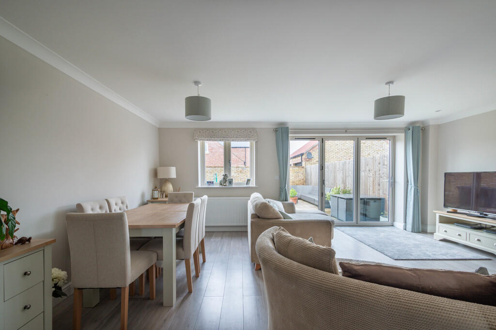 45 Mildenhall Roa...