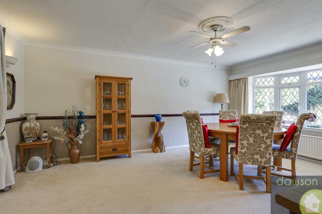 Lounge/Dining Room