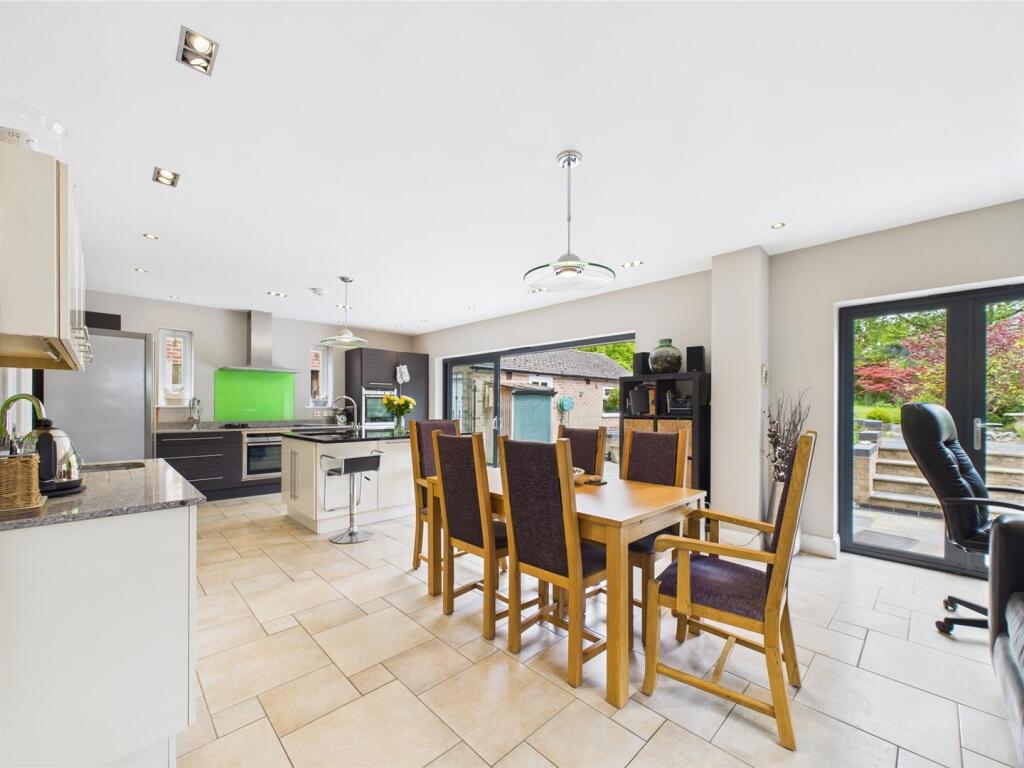 Lounge/Dining/Study Area