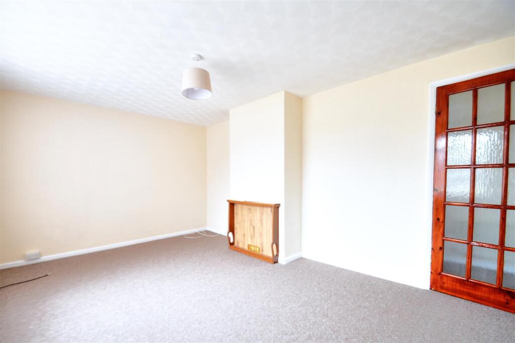 Lounge 1.jpg