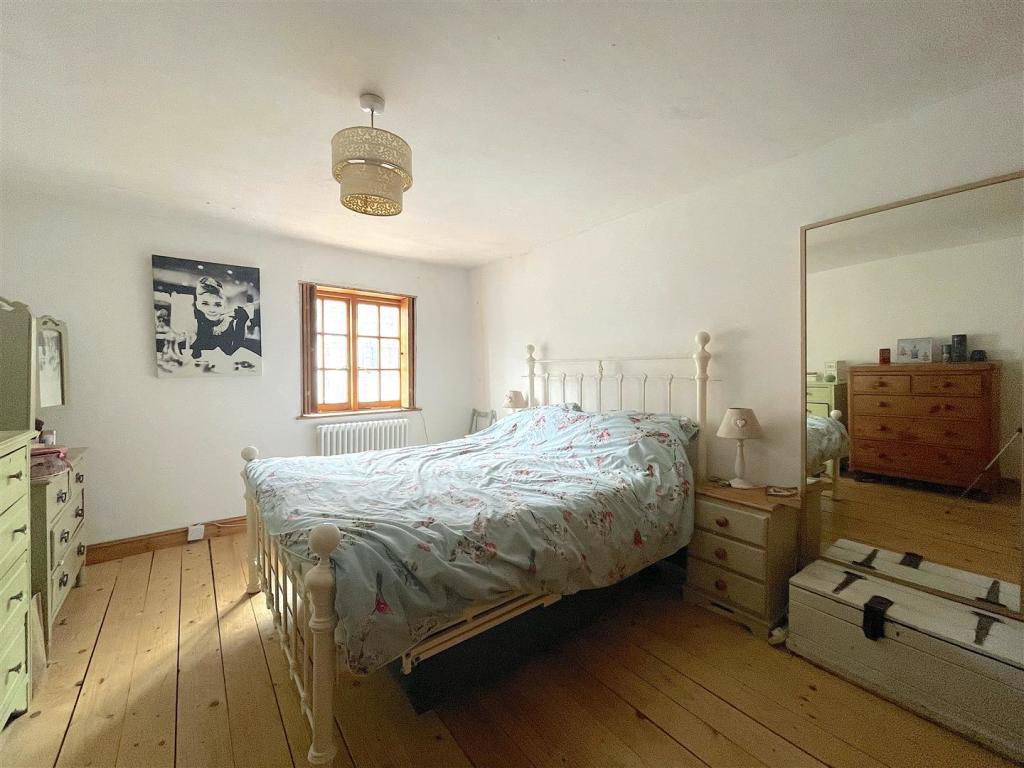 Bedroom One (3).jpeg