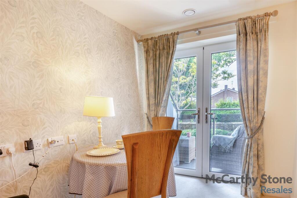 8647830-interior10.jpg