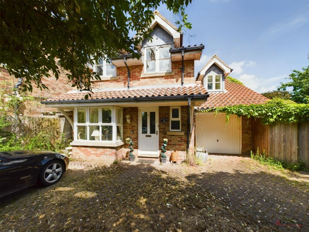4 Bedroom Detached House - For Sale