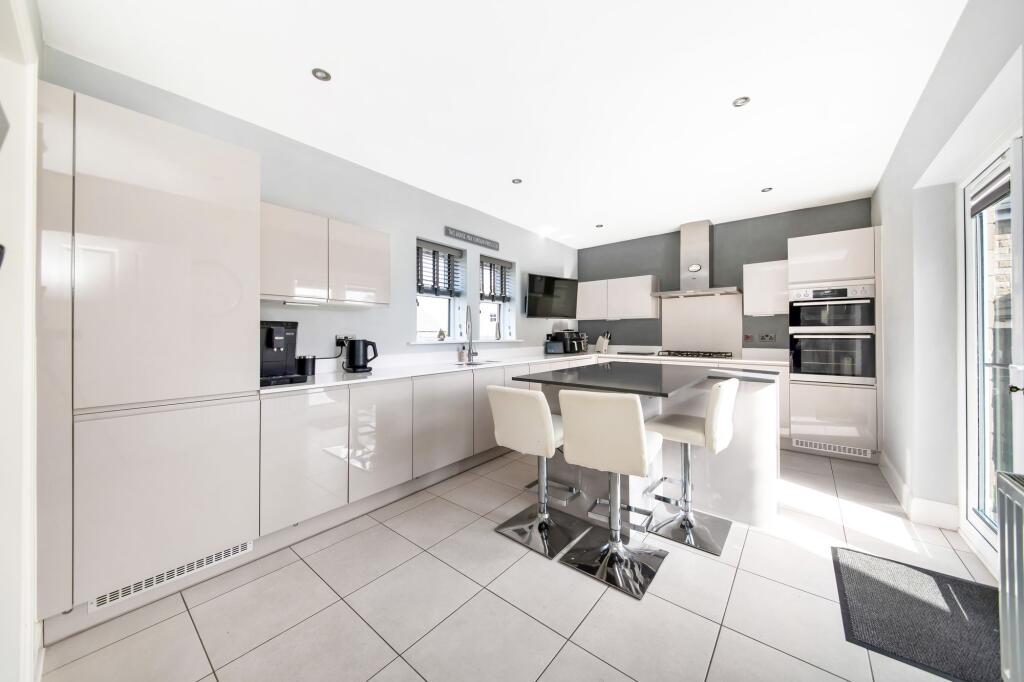 OPEN PLAN BREAKFAST KITCHEN ROOM