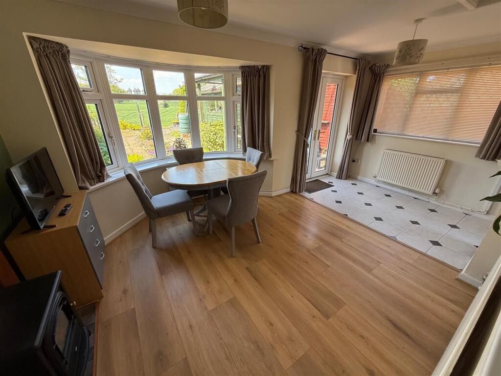 Dining/ Family Room