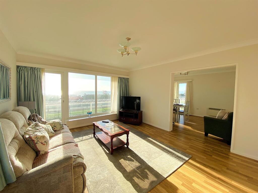 7 Tobago - Lounge2.jpg