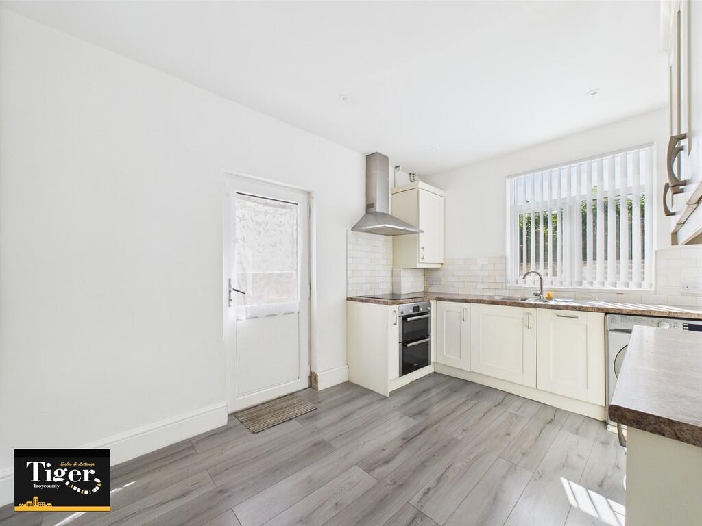 CAM02176G0-PR0583...