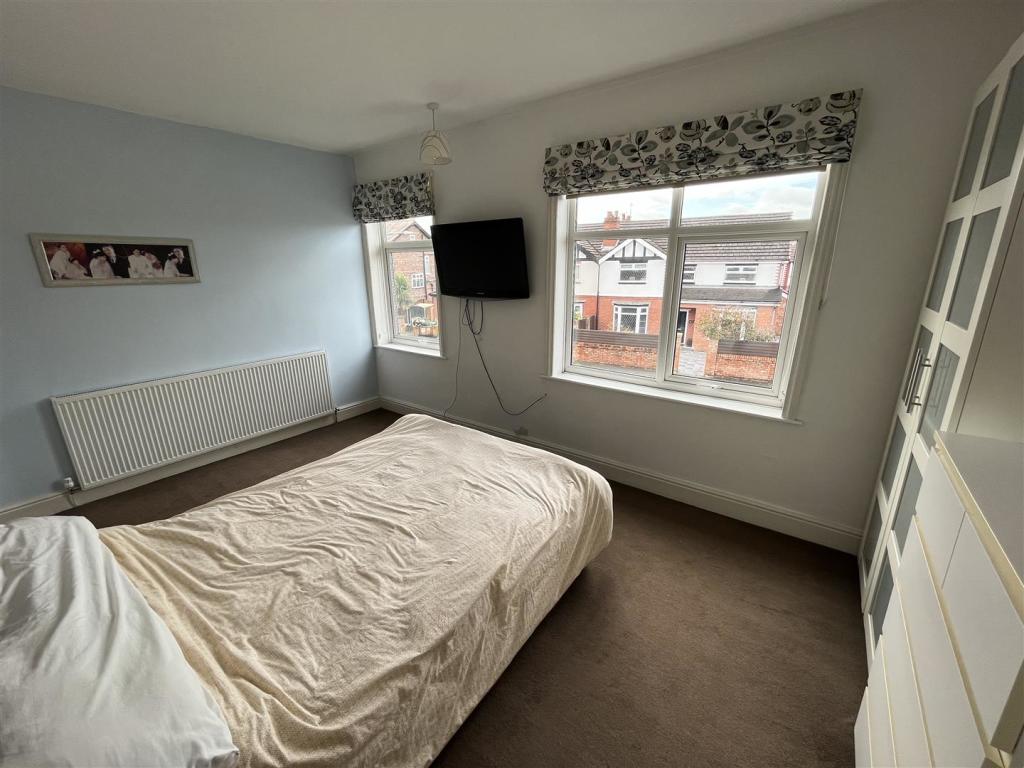 Bedroom 1 Aspect 2.jpg
