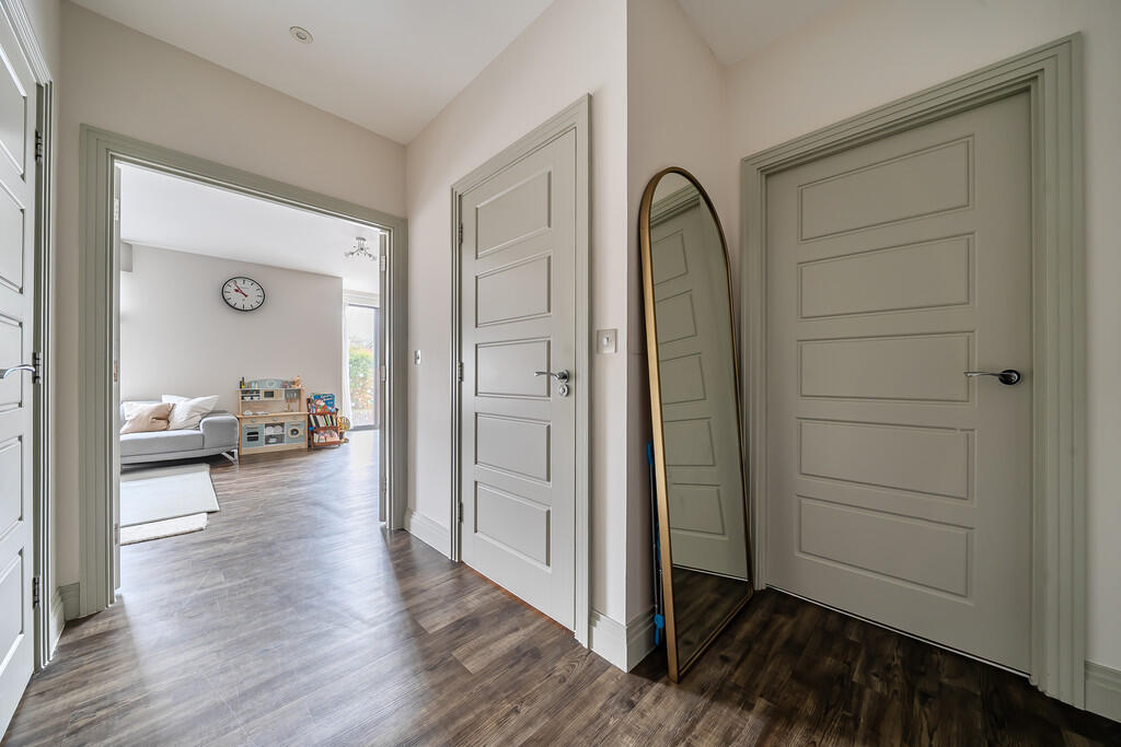 1396997-6-695f910...