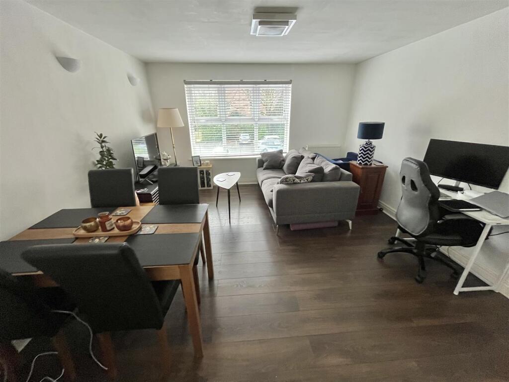 Lounge Dining Room Aspect 2