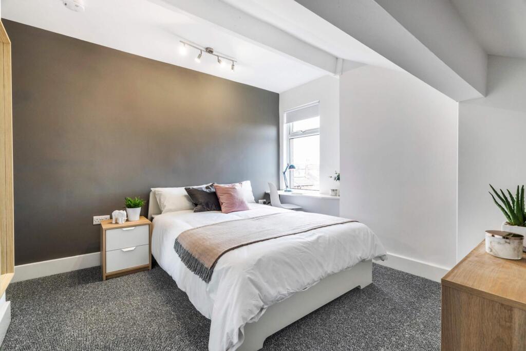 A bright, well-maintained double bedroom featur...