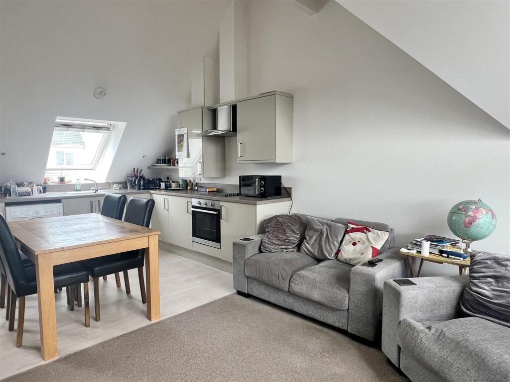 Kitchen Area: