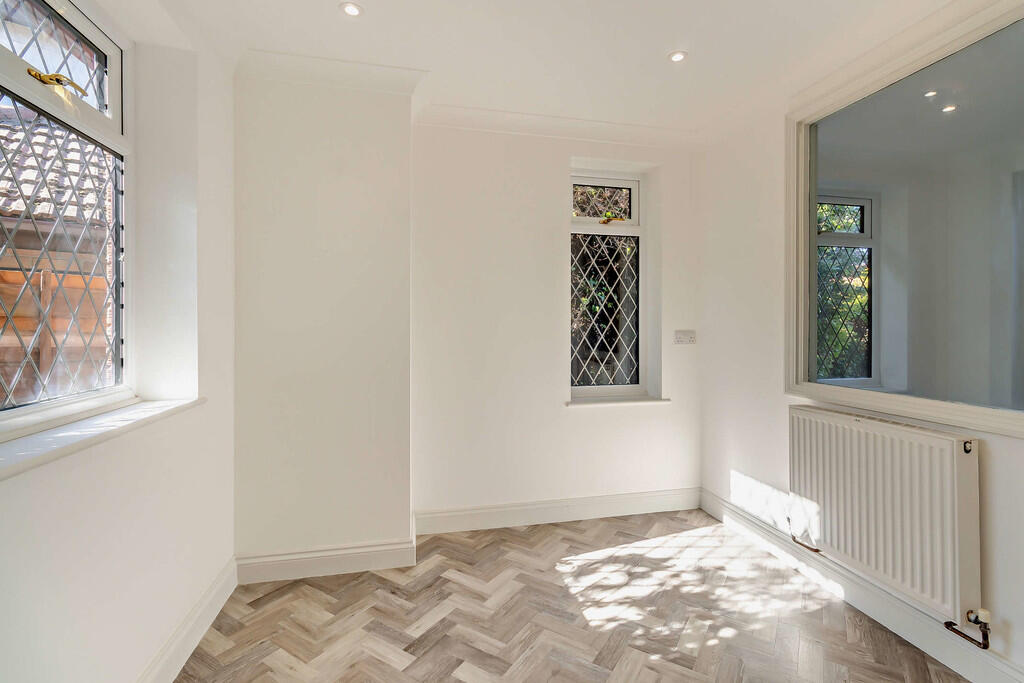 8664256-interior1...