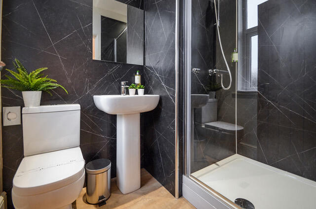 7. Shower Room_3.jpeg