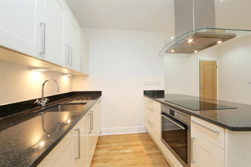 1_smiths_yard_summerley_street_image1_7358_4.jpg
