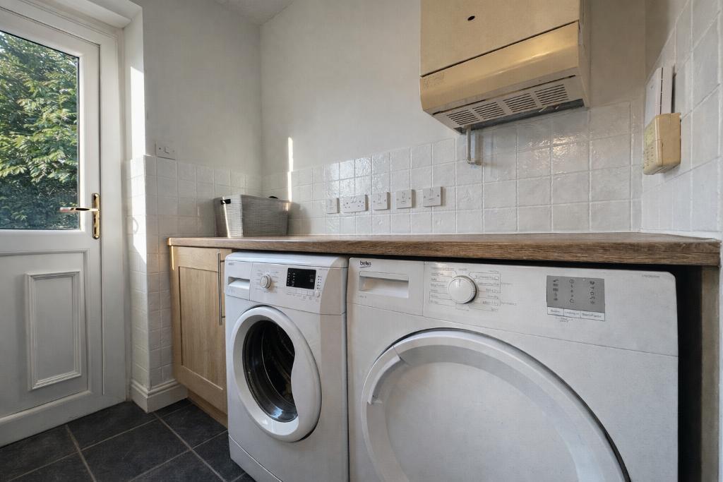 Utilityroom, door to garden &amp; garage