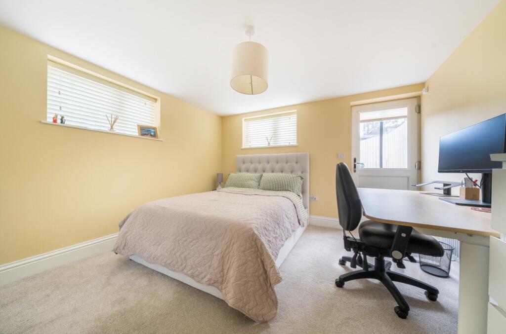 1333480-5-68912ab51bf6a-ARW