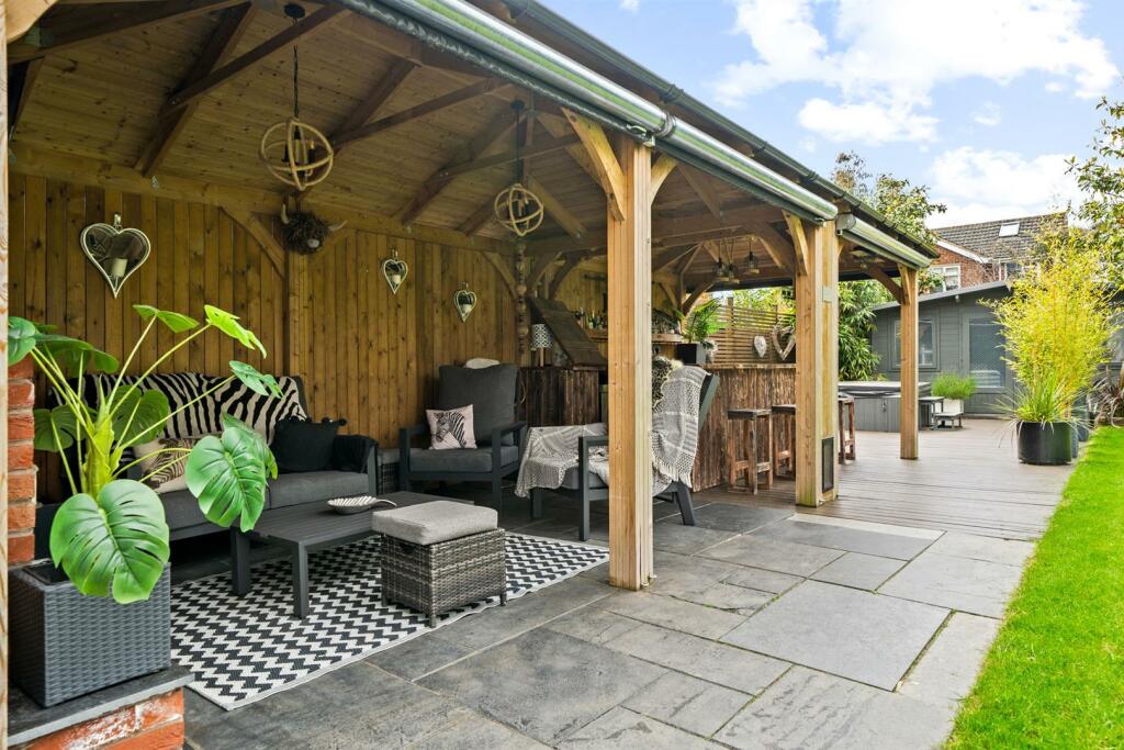 Outside bar area