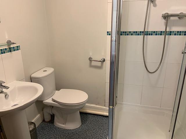 2nd shower room