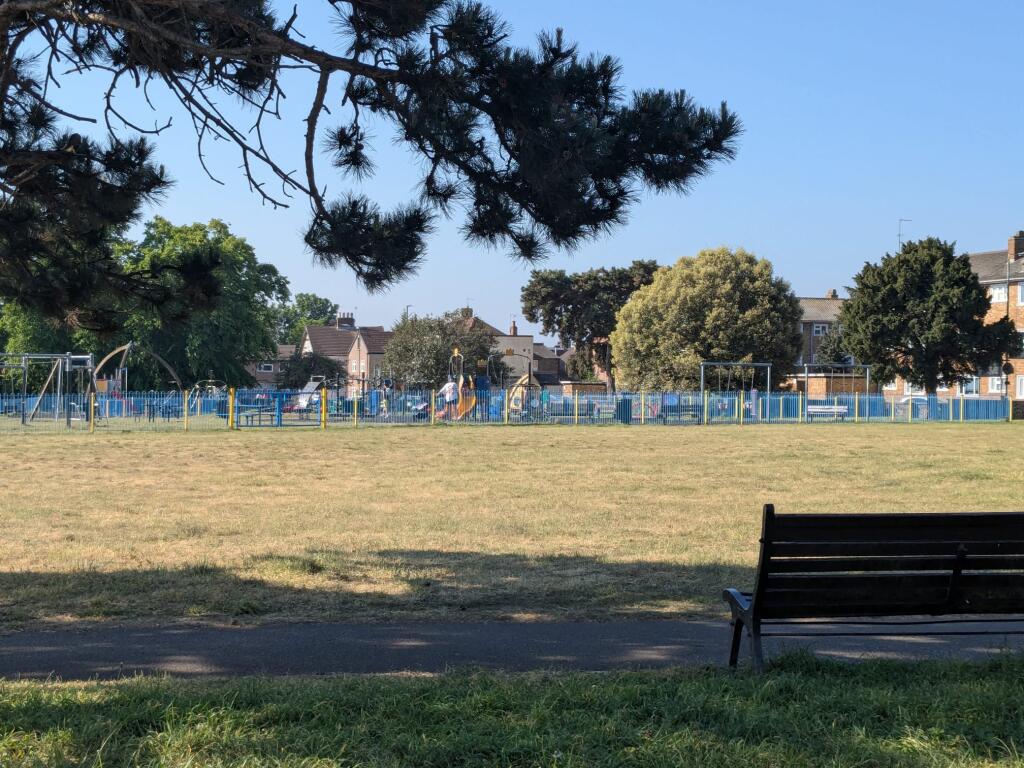 Nuxley village Park