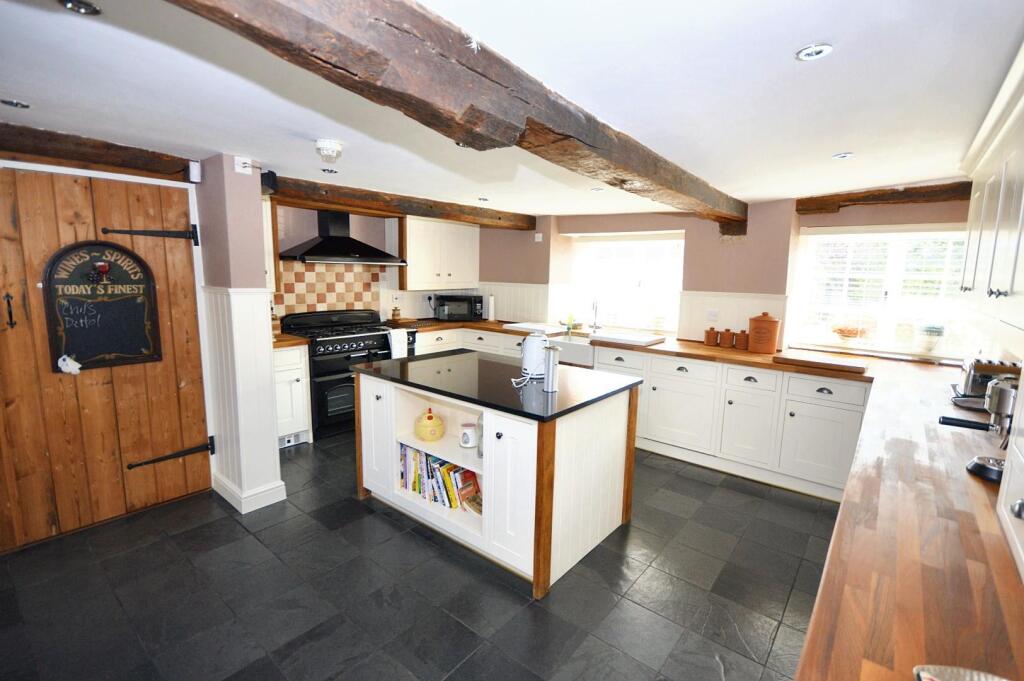 Kitchen/Breakfast Room