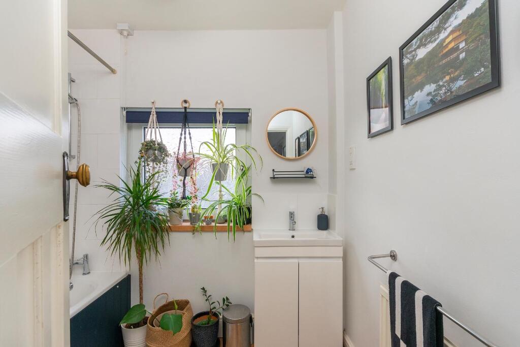 2W4WHE - Bathroom C.jpg