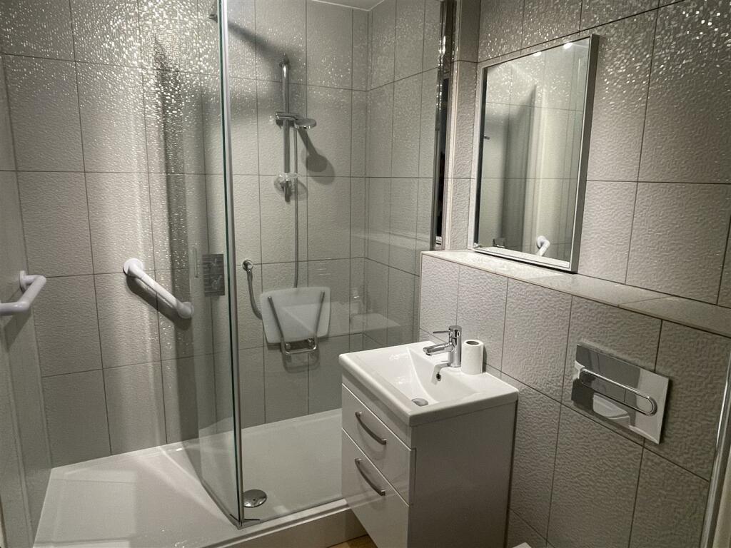 Shower Room.JPG