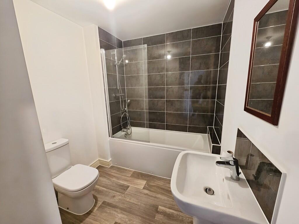 e7cbe7ce-Bathroom
