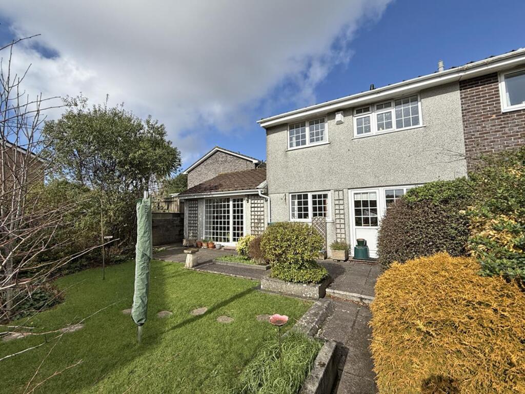 Rigdale Close 17 - Rear FRONT PAGE.jpg