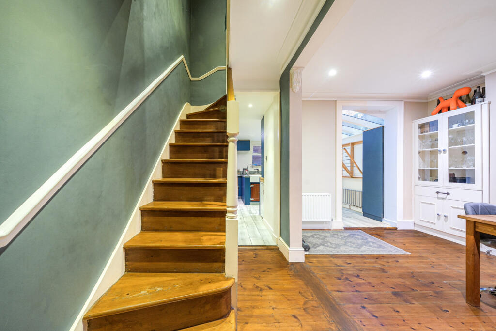 Entrance/Stairs