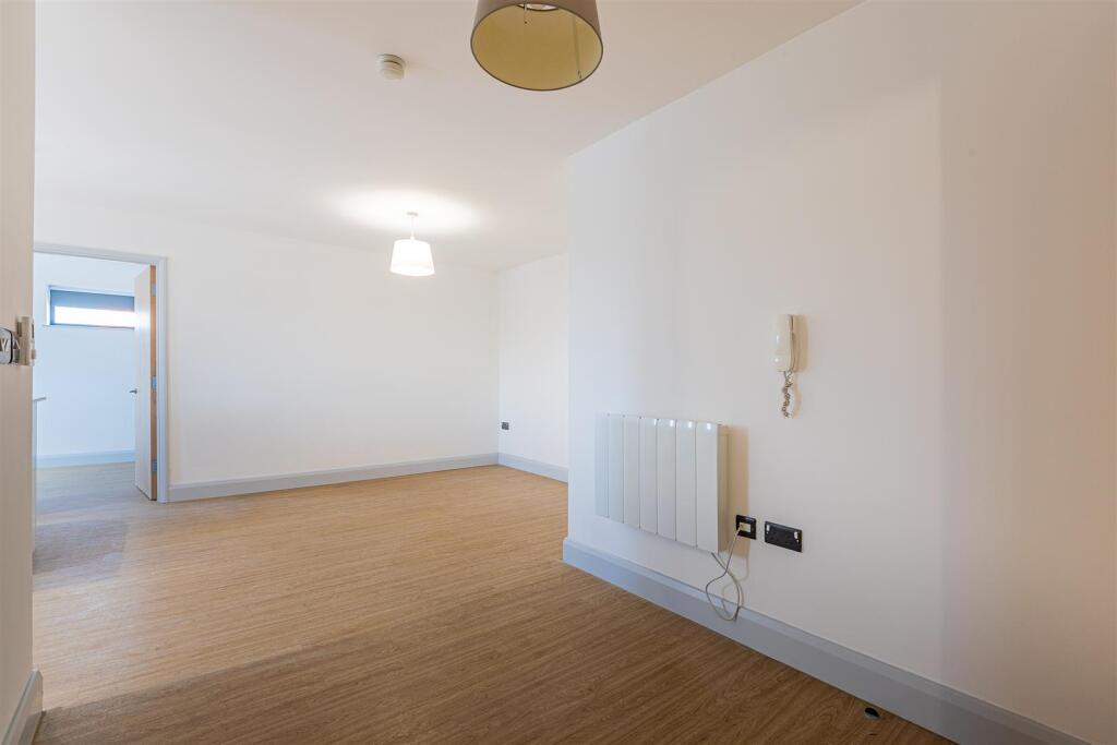 10 Victoria Park Court-8.jpg