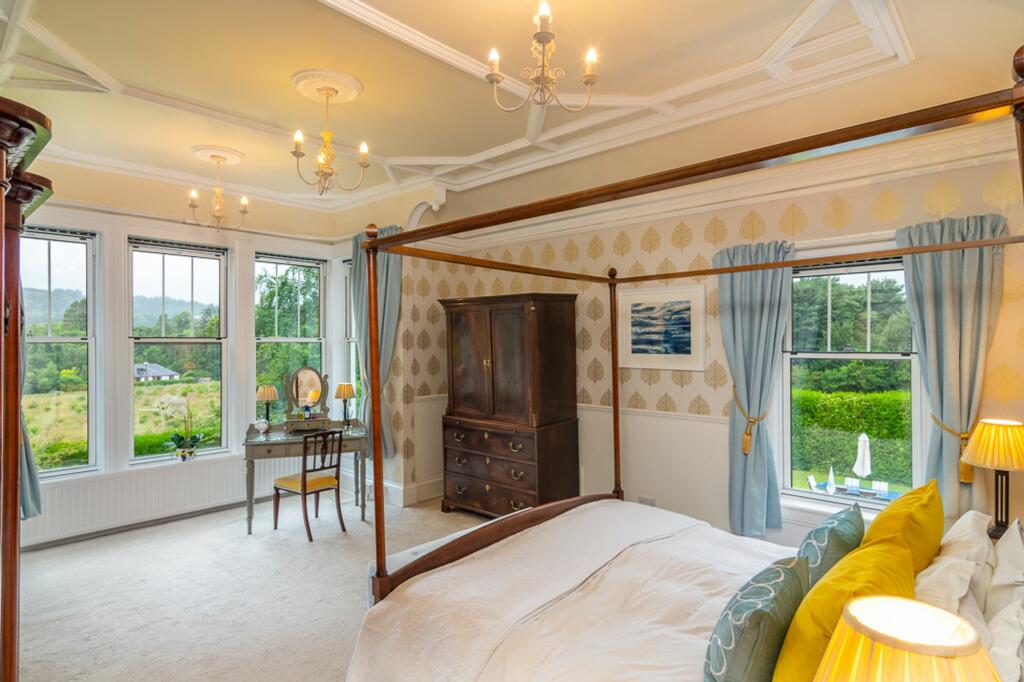 Principal bedroom