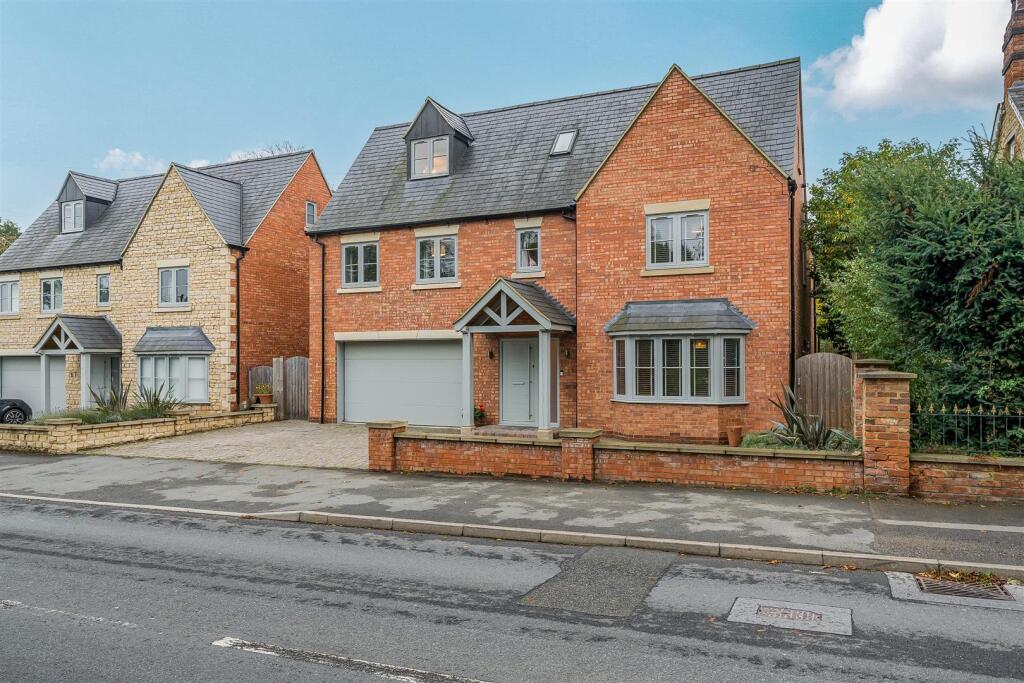 15a Brackley Road, Silverstone (2).jpg