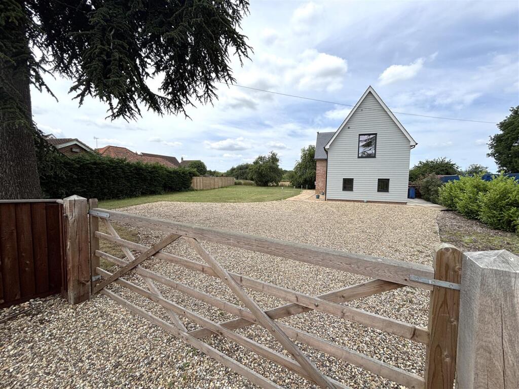 gate - driveway.jpg