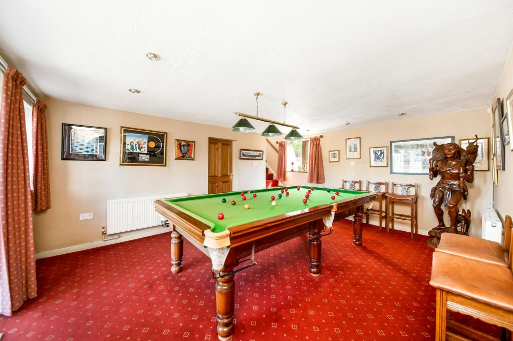 GAMES ROOM