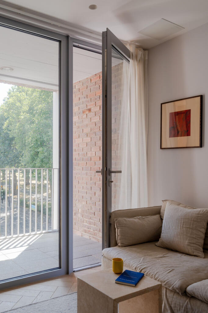 296562 - Maple Path, London E5 - high res-00433...