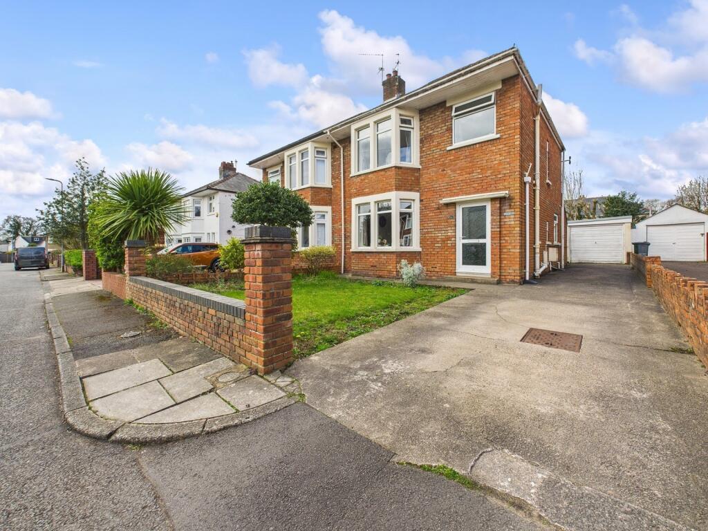 Driveway &amp; Front Entrance