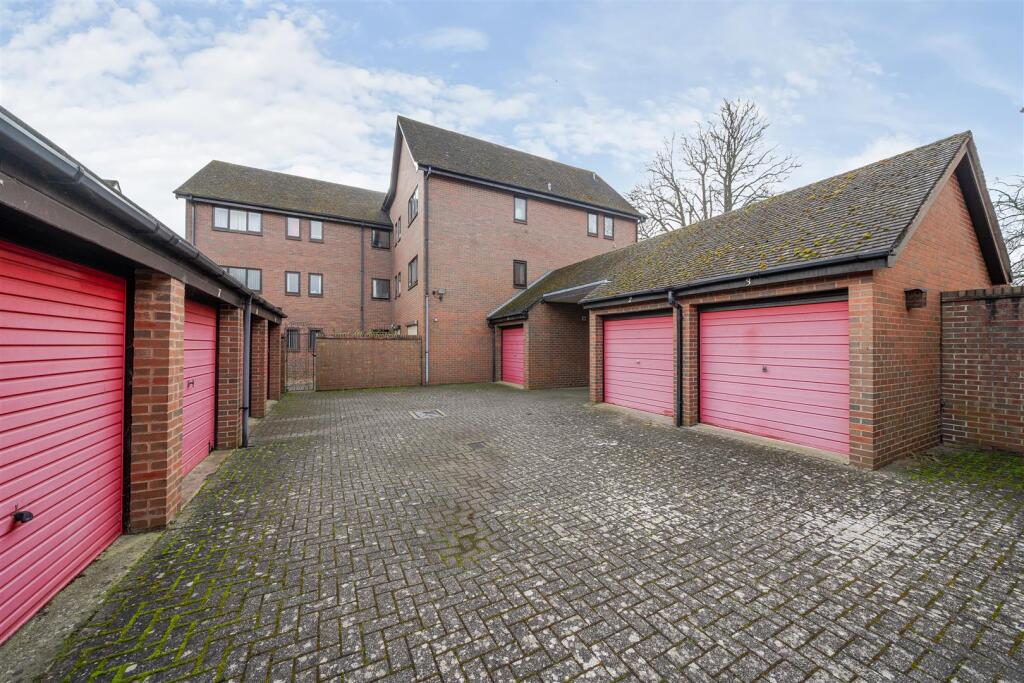 garage h.jpg