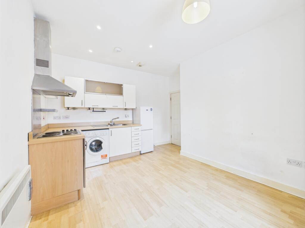 CAM03062G0-PR0165-STILL003