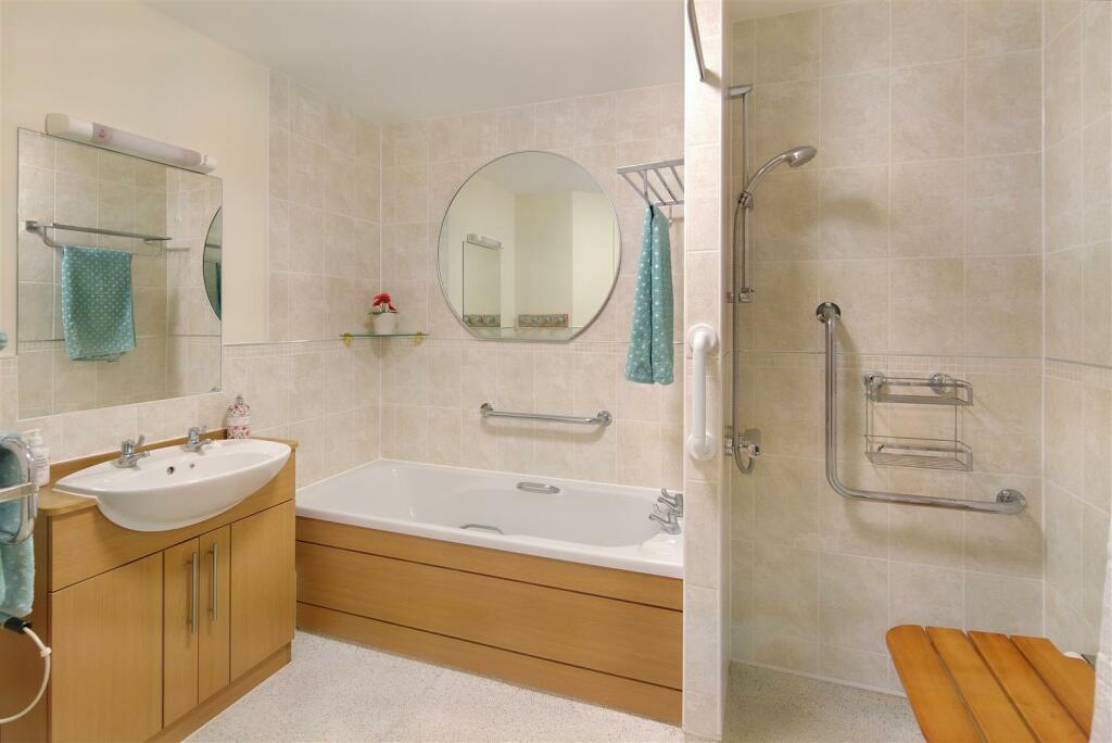 8540501-interior07.JPG