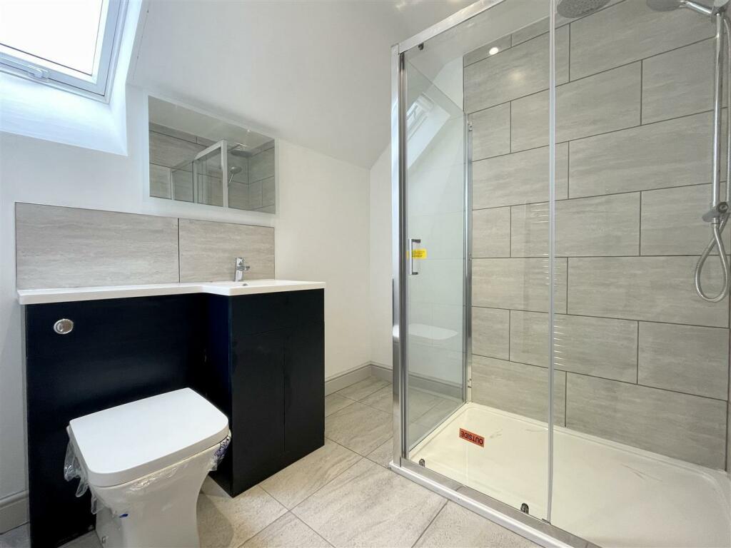 ensuite.jpg