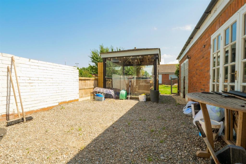 GARDEN 1.jpg