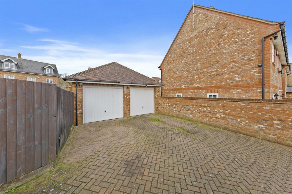 52GarwoodCresWeb04.jpg