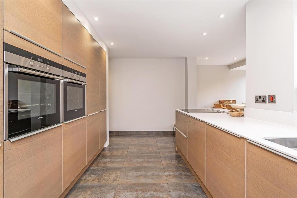 5 Marsh Lane-14_lo.jpg
