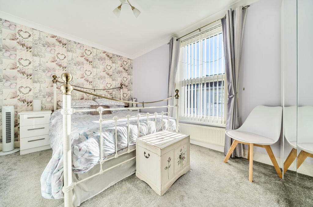 1348631-4-68d2608...