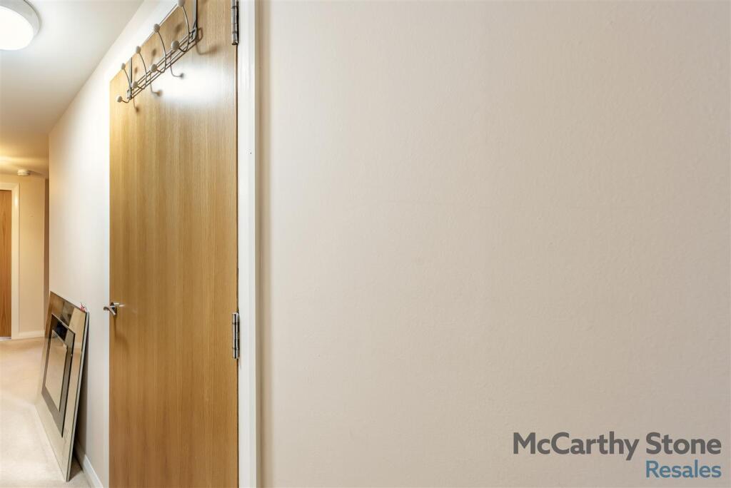 8674139-interior15.jpg